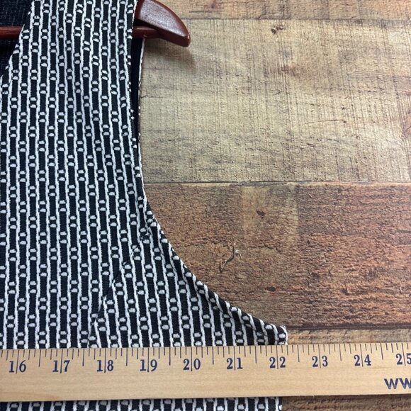 Sleeveless Black & White Textured Pattern Dress With Back Zipper By Espresso - Picture 4 of 5